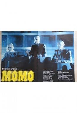 Momo - Aushangfoto